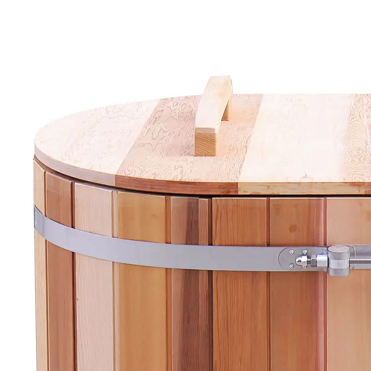 Wooden cold water bathtub detail